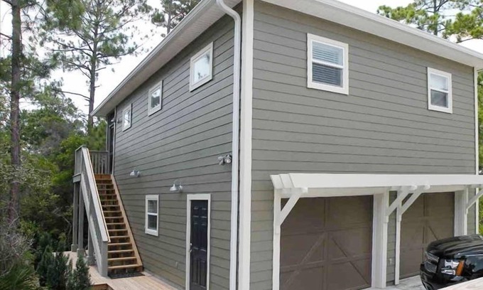 Sugarwood Beach House | Walk or Bike to Seaside!