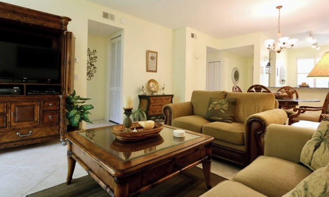 Hammock Bay Condo | Walk out 2 bed 2 bath with shared pool, 10-15 mins to Marco beaches