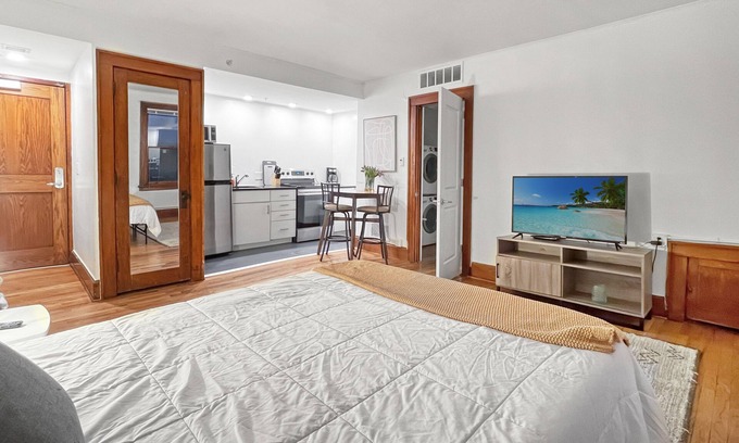 Downtown Des Moines Apartment | Walk to 3 Breweries! 1 Bed Apartment
