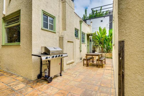 Venice House | Walk to Abbot Kinney Tranquil Cottage in Venice!