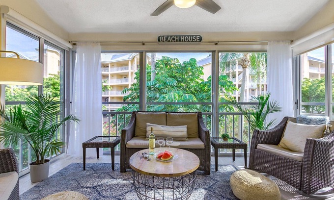Siesta Key Condo | Walk to Beach | Heated Pools | Highly Rated | Guest Favorite | Lanai | Tennis and Pickleball | Gym