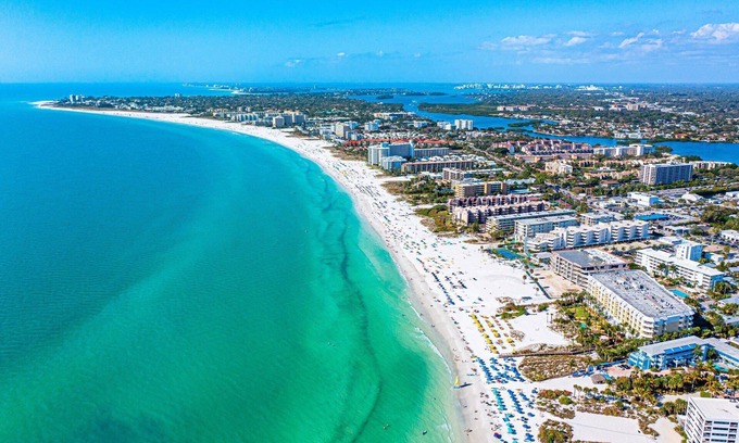 Siesta Key Condo | Walk to Beach, Pool, Fishing Pier, Elevator Bldg. WiFi