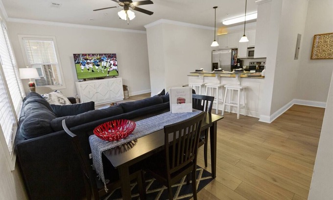 University Condo | Walk to Campus! Close to The Square!