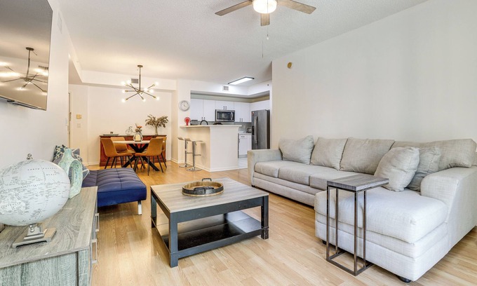 Downtown West Palm Beach Condo | Walk to CityPlace & Clematis Street: Condo w/Pool