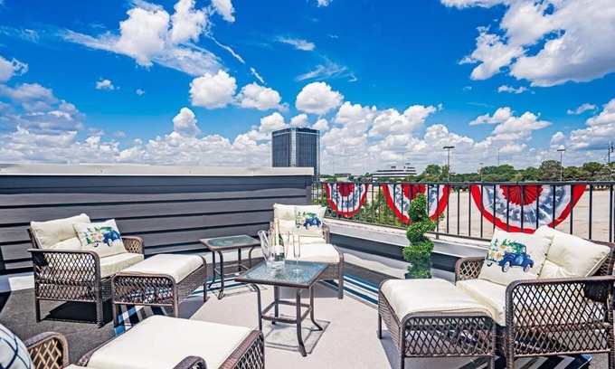Arlington House | Walk to Cowboys Football | Luxury In Best Location