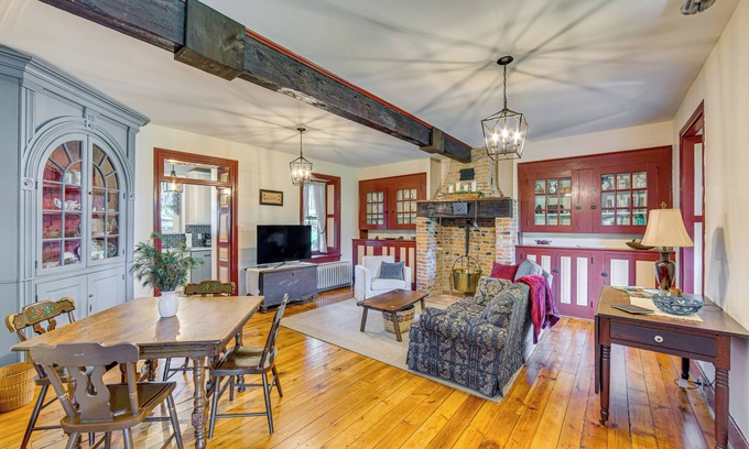 Salunga House | Walk to Creek: Mount Joy Home w/Peacocks On-Site!