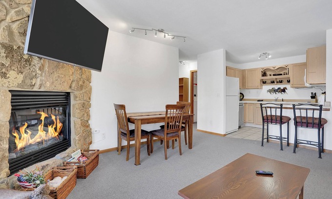 Steamboat Springs Condo | Walk to Dining & Shopping | W&D| Comm Hot Tubs | Free Bus Line