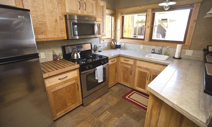 River West Cottage | Walk to downtown and amphitheater