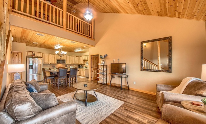 Gruene Condo | Walk to Gruene Hall and Shops! Dance the night away!