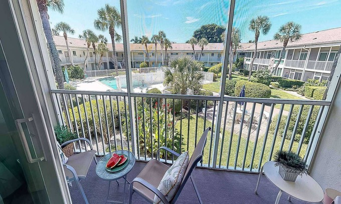 Saint Armands Key Condo | Walk to Lido Beach & Steps to St. Armand's Circle | Heated Pool and Spa | BBQ