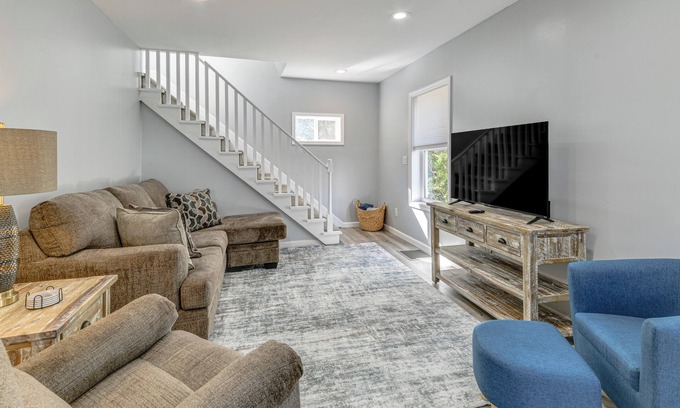 Norwich House | Walk to Main Street! Updated Norwich Home