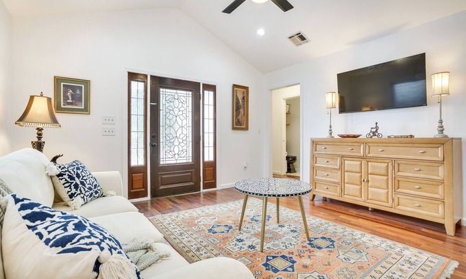 Broadmoor House | Walk to Parks & Restaurants: New Orleans Duplex!