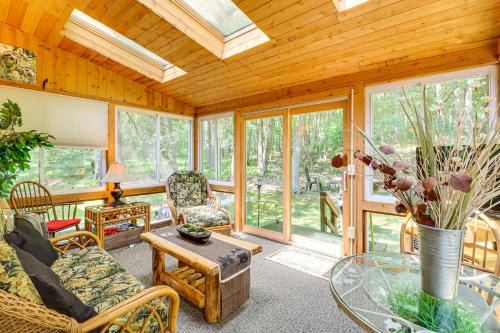 Lake Harmony House | Walk to Restaurants Lake Harmony Townhome!