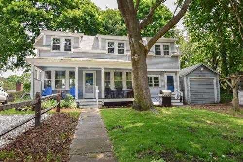 Wellfleet House | Walk to Restaurants Shopping & Harbor