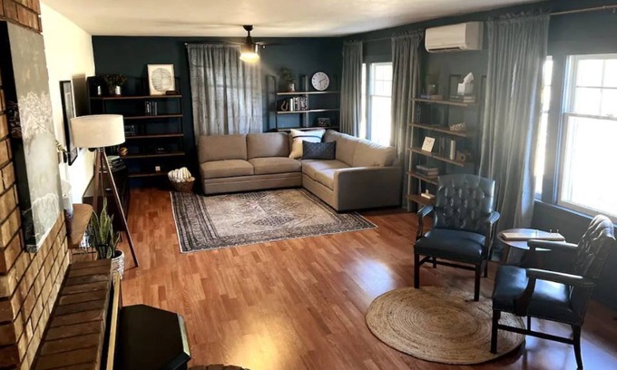 Forks House | Walk to shopping and dining | Fire Pit | Netflix, HBO, Prime, Disney+