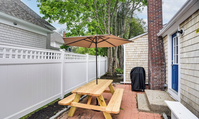 Osterville Cottage | Walk to Shops & Dining: Cozy Osterville Cottage