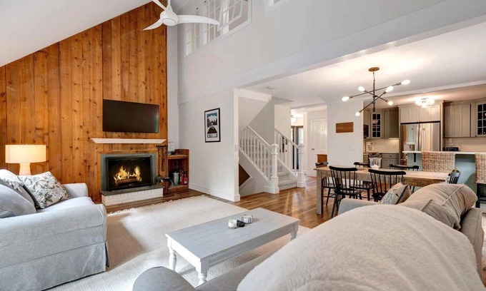 West Hartford Condo | Walk to Ski Hill, Mountain Chalet | Kingswood 5F