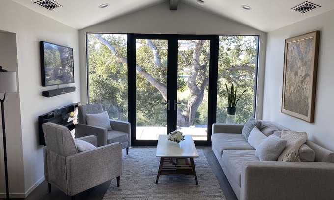 Solvang Cottage | Walk to Solvang-pristine cottage