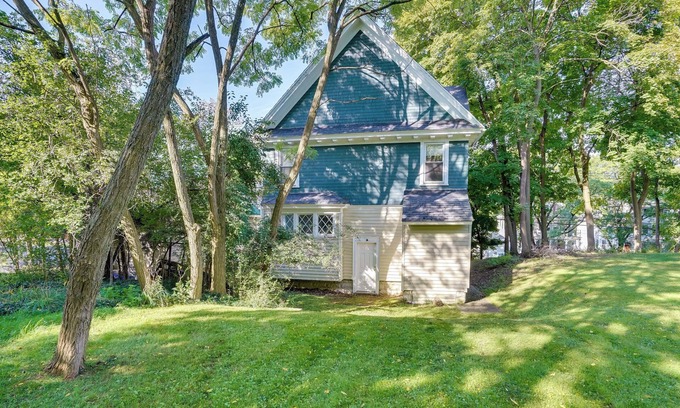 Eastside Cottage | Walk to Syracuse Campus: Family-friendly Home!