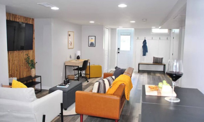 Ann Arbor House | Walk to the Big House, Sleeps 8, 4 bedrooms, 2 full bathrooms, 3 living rooms