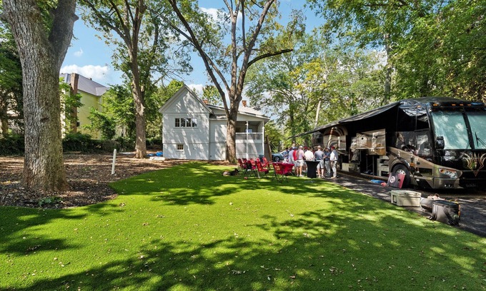 Athens House | Walk to the Stadium: Herty House (Lower Level)