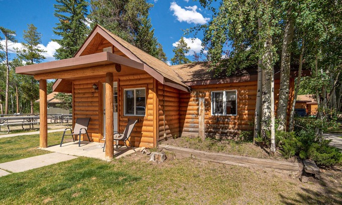 Grand Lake Cabin | Walk to town! Charming Cabin located at the Historic Daven Haven Lodge