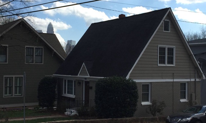 Biddleville House | Walk to Uptown-Charming Renovated Cottage in Great Location Overlooking the Skyline!