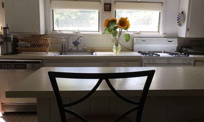 East Hampton North Cottage | Walk to village, private