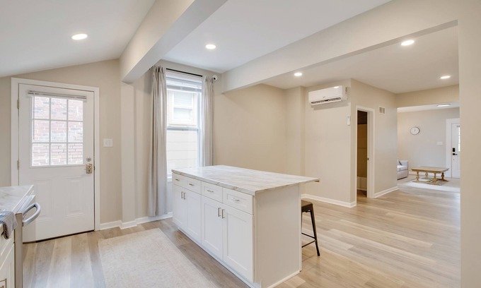 Bowling Green Cottage | Walk to Wku, Bars & Dining! Updated Duplex Home