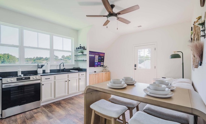 Bluffton House | Walk2OldTown! Modern Lux Private Carriage House