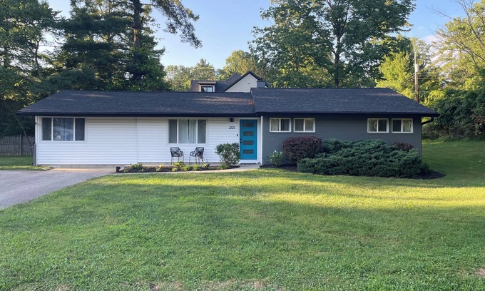 Bloomington House | Walkable, near IU, family friendly, newly updated house in the heart of B Town!
