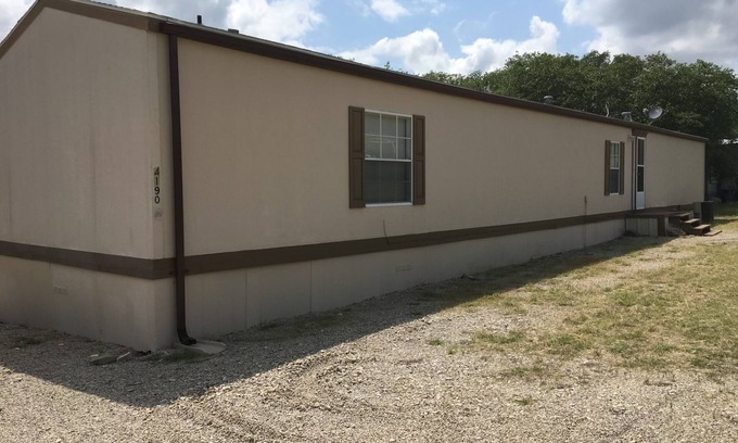 May House | Walking distance to Lake Brownwood! Wildlife come right up to the deck!