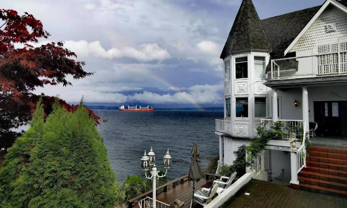 Chemainus House | Walkon Waterfront Castle Cove Inn