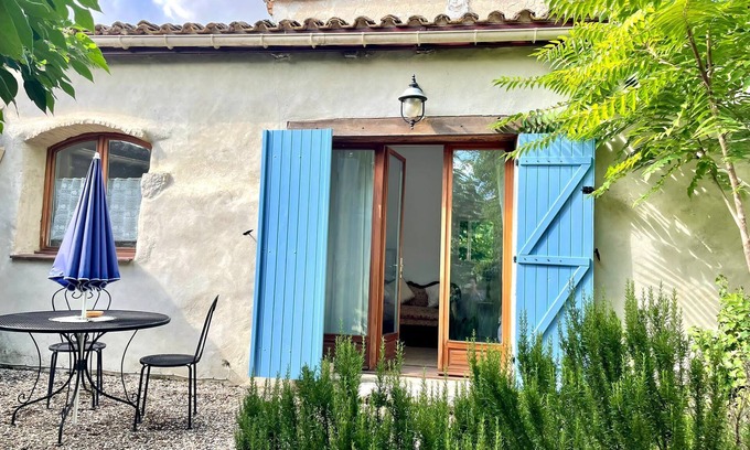 Eymet Cottage | Walnut Gite Sleeps 2 with Terrace