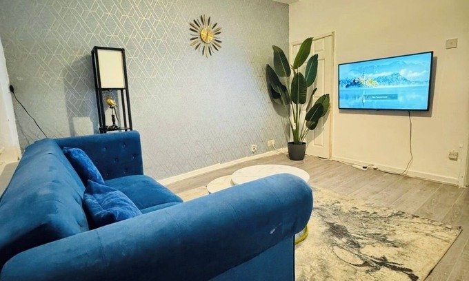 Walsall House | Walsall Comfort Home – 3-Bedroom Retreat Sleeps 6