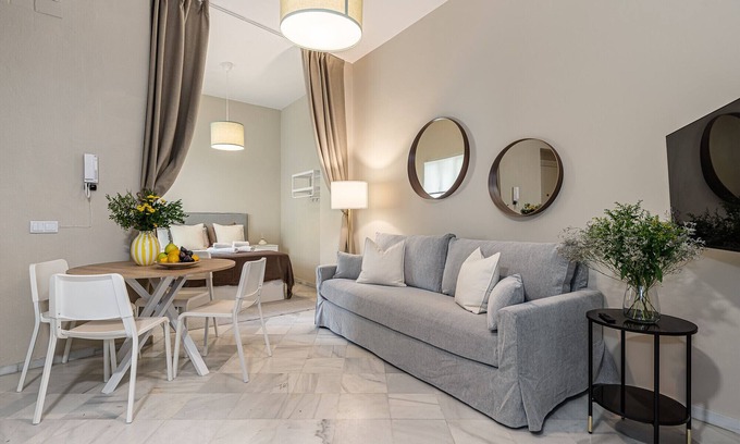 Encarnacion-Regina Apartment | Waou Seville Center III