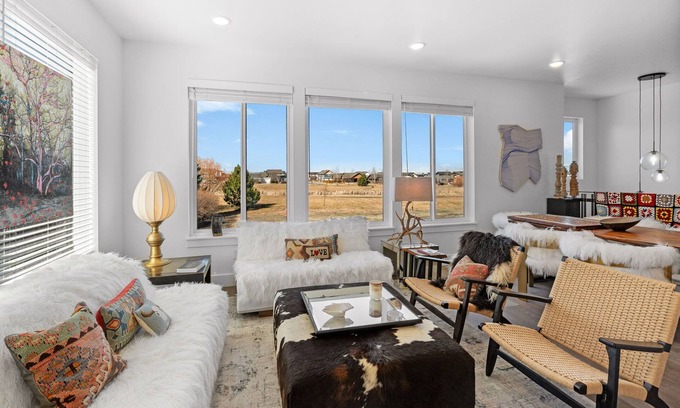 Bozeman House | Warblers Nest - Bright and Spacious Holiday Home