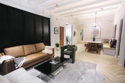 Ploenchit Apartment | wari B 3BR 30 sec to Phloenchit BTS