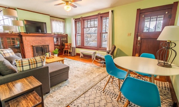 Laramie House | Warm and Welcoming 2 Bedroom 2 Blocks from UWYO