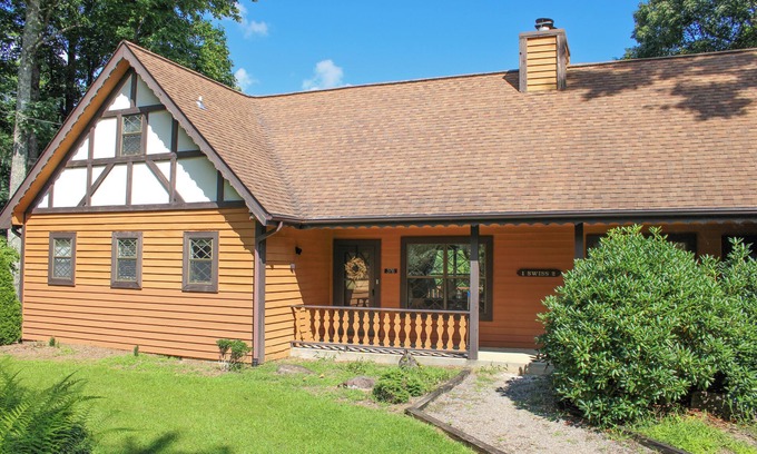 Burnsville Ski Chalet | Warm and Welcoming Chalet in Burnsville