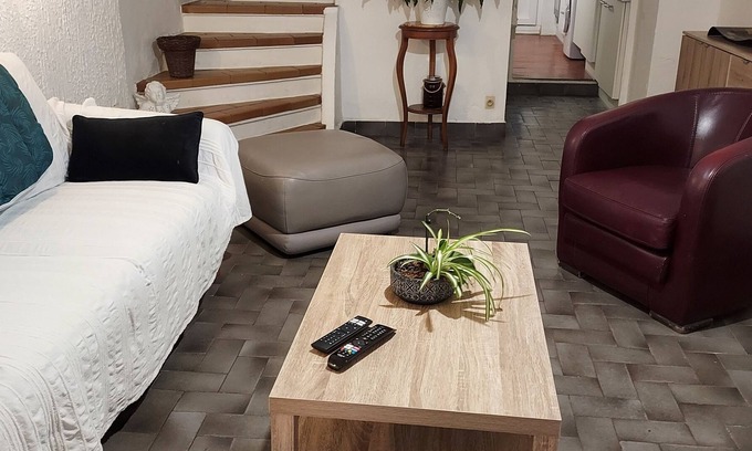 Mondragon House | Warm and welcoming village house