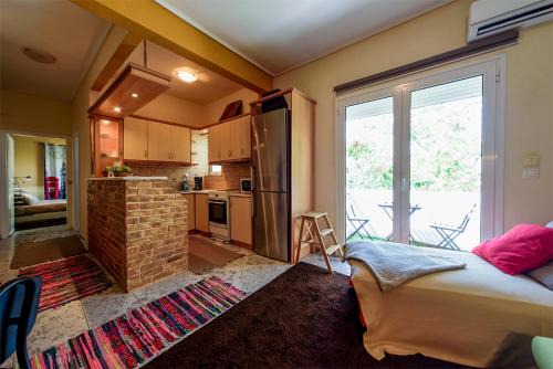 Palaio Faliro Apartment | warm cozy & quiet