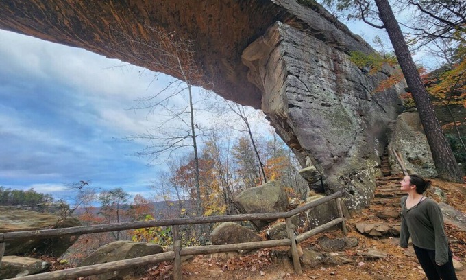 Primrose Cottage | Warm Red River Cabin w/WorkSpace & EV Charger