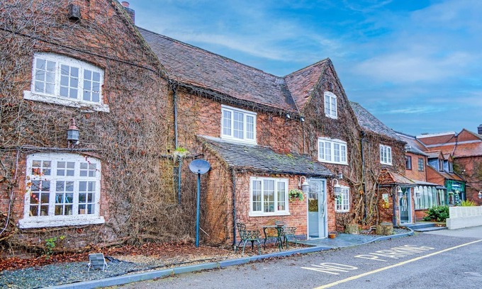 Hanmer Apartment | Warwickshire Park Hotel Kenilworth by Belvilla