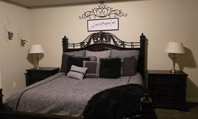 Layton House | Wasatch Retreat: Spacious 5 bd 3.5 bth, Sleeps 14, Game Room, Pool Table