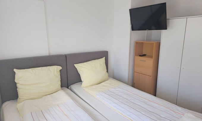 Neumuenster House | Wasbeker Straße 65 W4 - 3 bedrooms with parking space