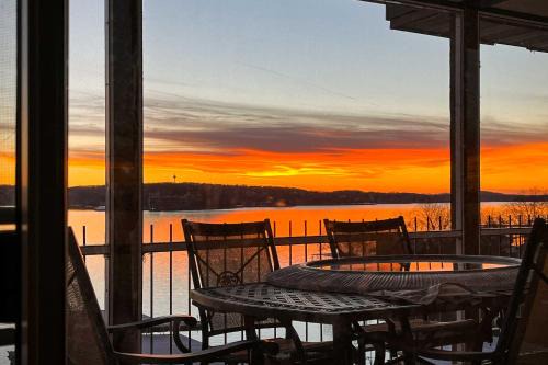 Lakeland Apartment | Water Days and Views Await Lake Ozark Condo!
