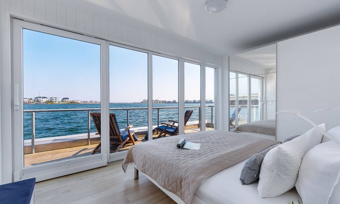 Olpenitz House | Water house "Klabautermann": Baltic Sea vacation with roof terrace & sauna - dogs allowed