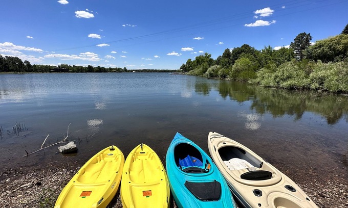 Pinetop-Lakeside Cottage | Water’s Edge Retreat, Lake & Creek Views , Kayaks, Firepit, Massage, Sleeps 10