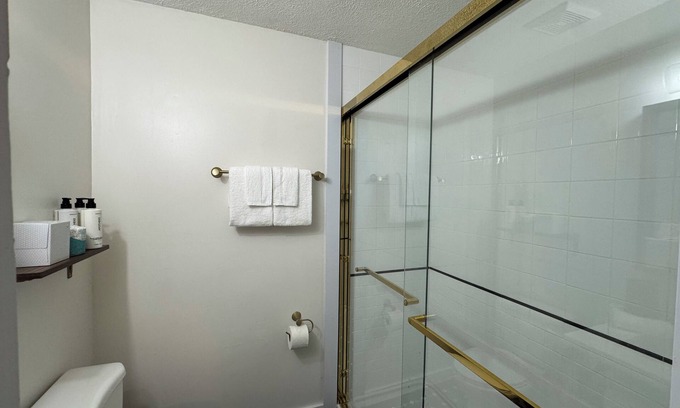 Geneva-on-the-Lake Cottage | Water Side Cottage